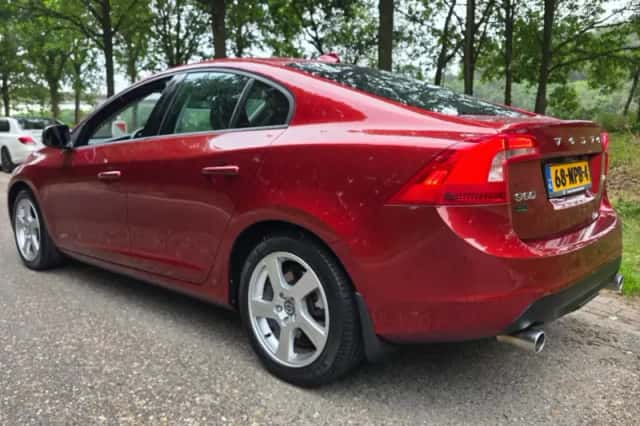 Volvo S60 (2010) thumbnail 3