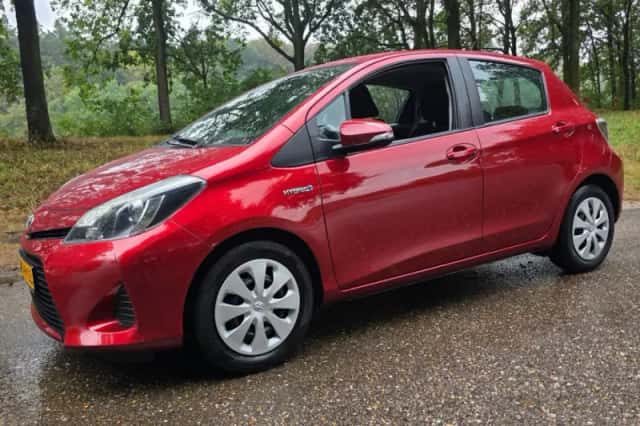 Toyota Yaris (2013) thumbnail 1