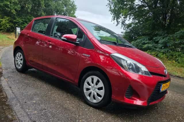 Toyota Yaris (2013) thumbnail 2