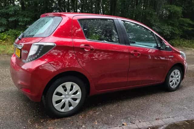 Toyota Yaris (2013) thumbnail 3