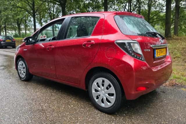 Toyota Yaris (2013) thumbnail 4