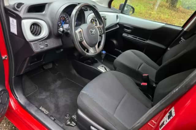 Toyota Yaris (2013) thumbnail 5