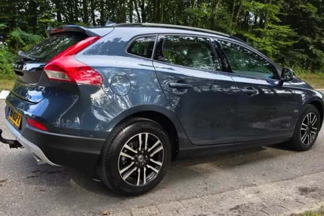 Volvo V40 Cross Country (2017) thumbnail 3