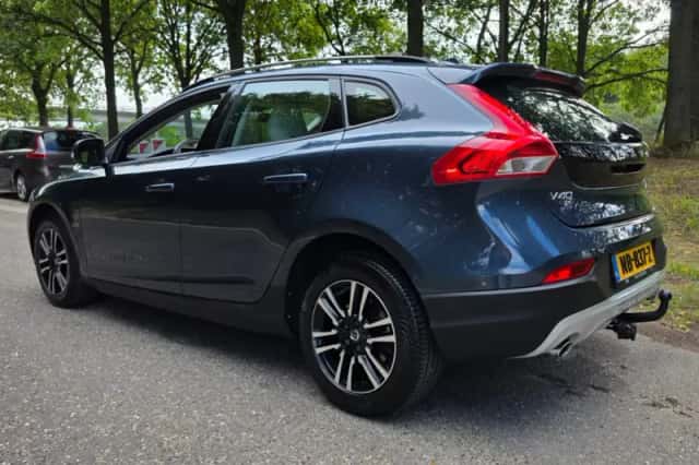 Volvo V40 Cross Country (2017) thumbnail 4