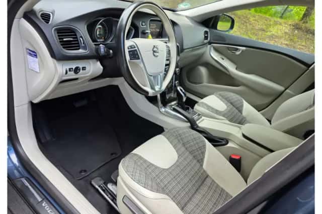 Volvo V40 Cross Country (2017) thumbnail 5