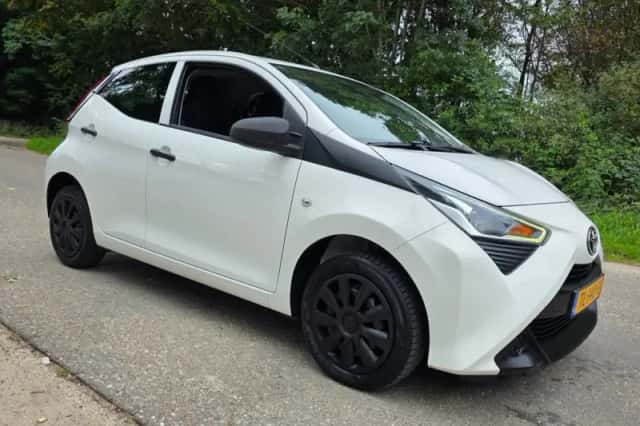 Toyota Aygo (2018) thumbnail 2