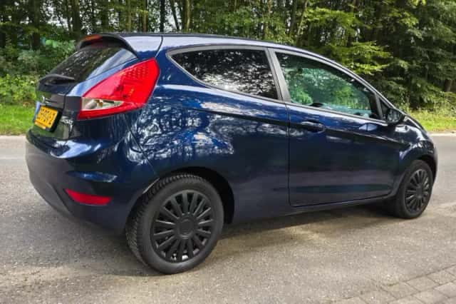 Ford Fiesta (2011) thumbnail 3