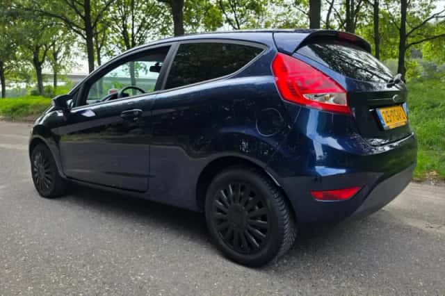 Ford Fiesta (2011) thumbnail 4