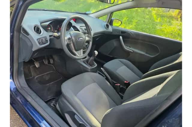 Ford Fiesta (2011) thumbnail 5
