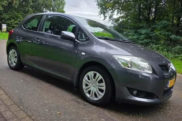 Toyota Auris (2008) thumbnail 2