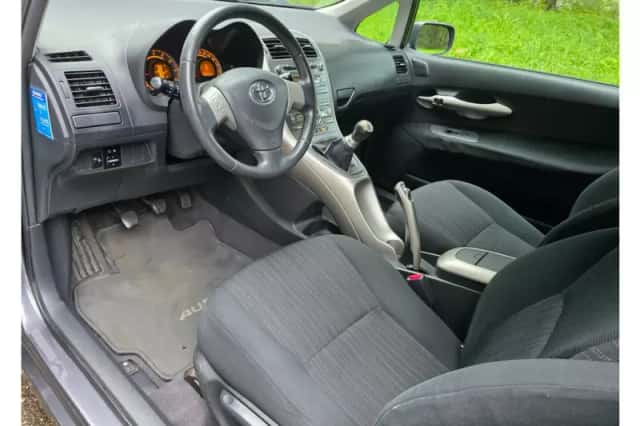 Toyota Auris (2008) thumbnail 5