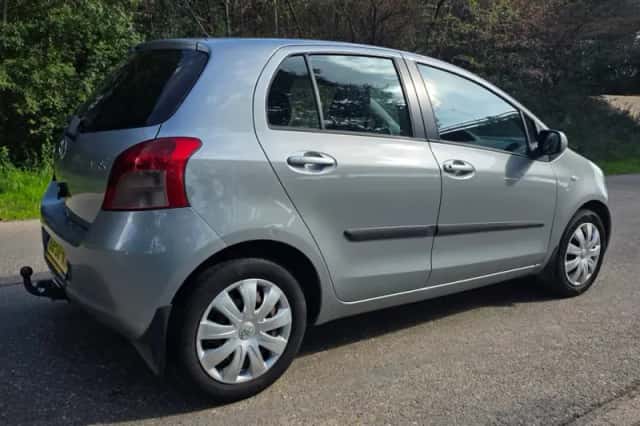 Toyota Yaris (2006) thumbnail 3