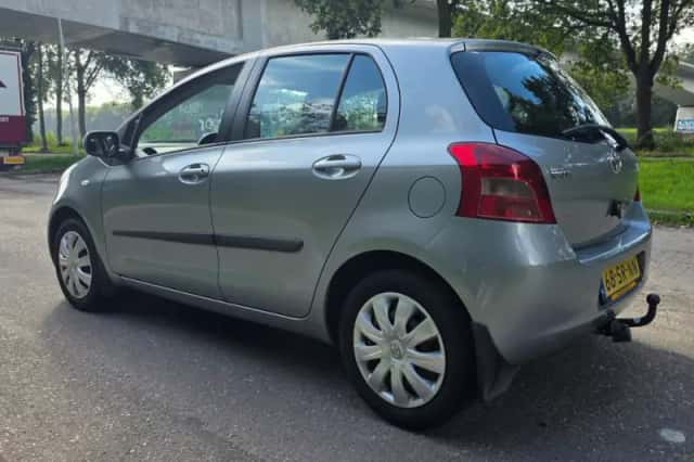 Toyota Yaris (2006) thumbnail 4