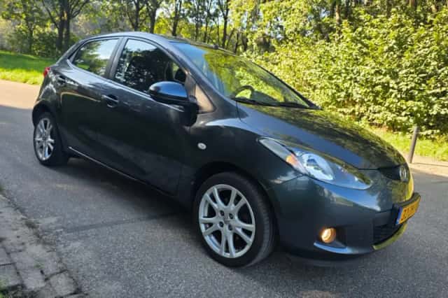 Mazda 2 (2008) thumbnail 2