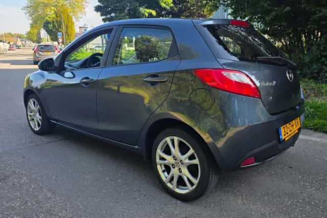 Mazda 2 (2008) thumbnail 3