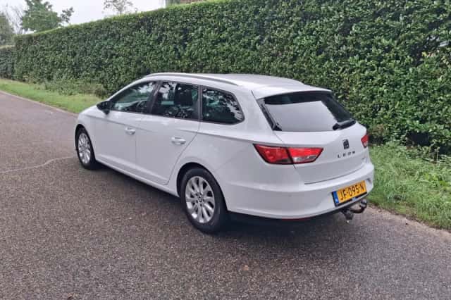 SEAT Leon (2016) thumbnail 3