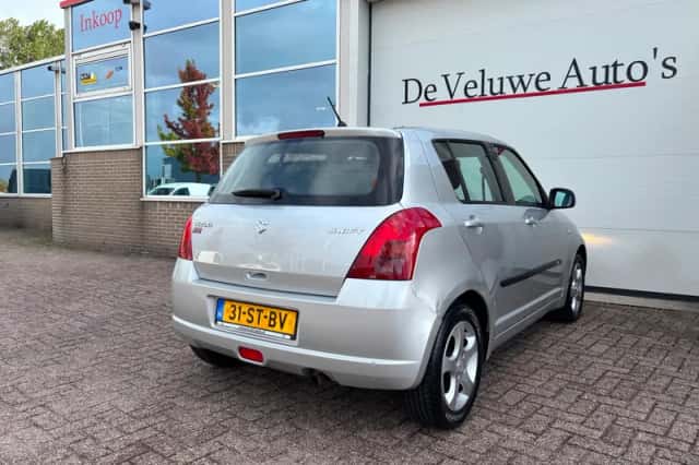 Suzuki Swift (2006) thumbnail 2