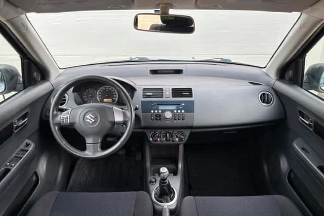Suzuki Swift (2006) thumbnail 3