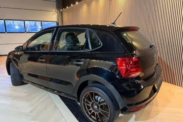 Volkswagen Polo (2015) thumbnail 2
