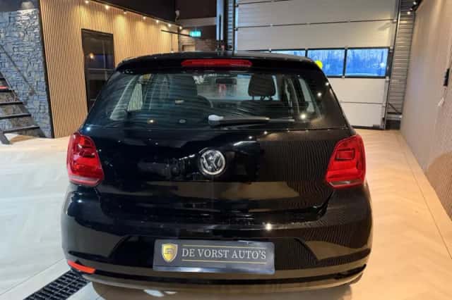 Volkswagen Polo (2015) thumbnail 3
