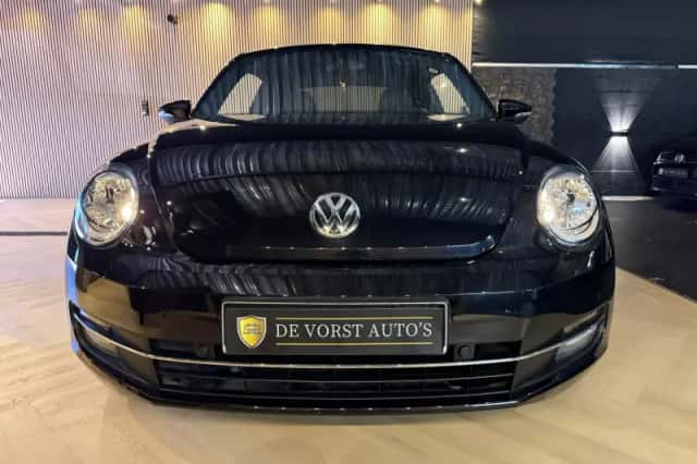 Volkswagen Beetle (2012) thumbnail 2