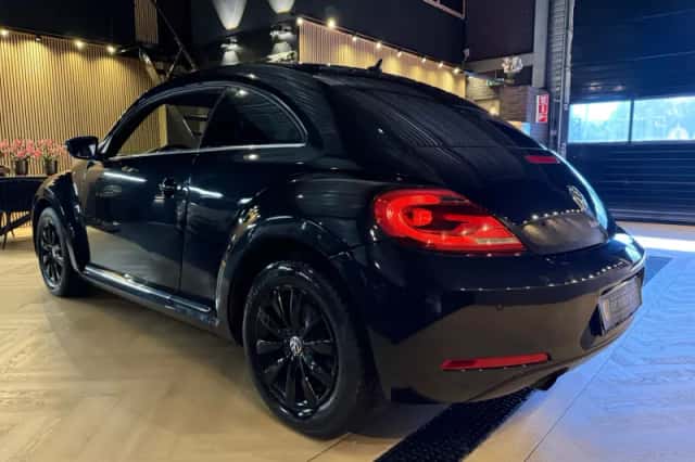 Volkswagen Beetle (2012) thumbnail 4