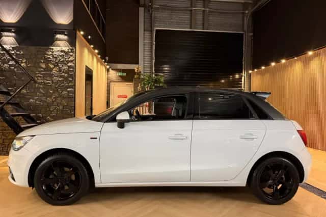 Audi A1 (2012) thumbnail 5