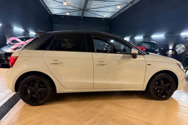 Audi A1 (2012) thumbnail 6