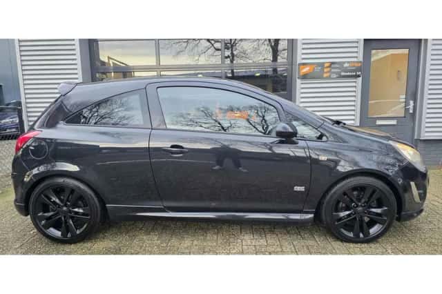 Opel Corsa (2012) thumbnail 3