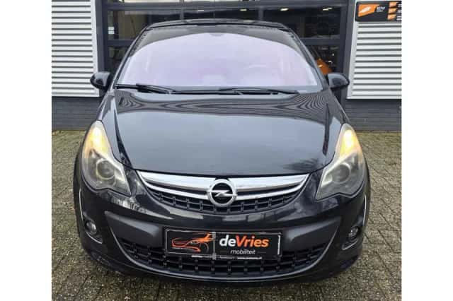 Opel Corsa (2012) thumbnail 4