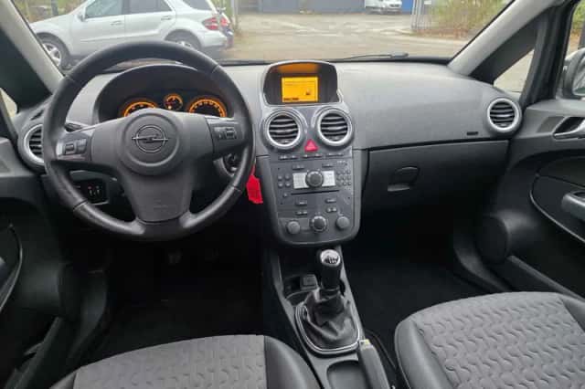 Opel Corsa (2012) thumbnail 6