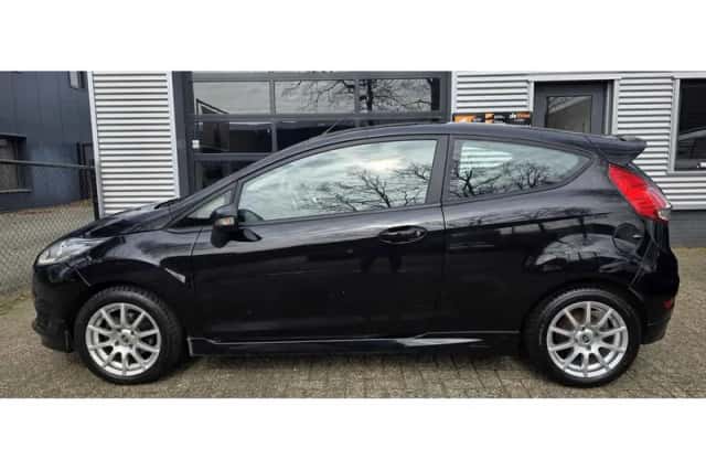 Ford Fiesta (2014) thumbnail 2