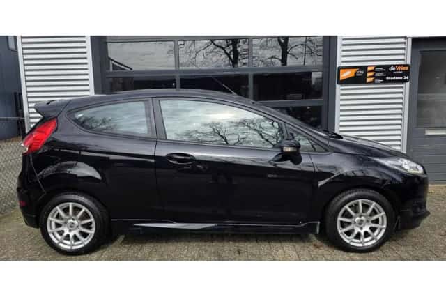 Ford Fiesta (2014) thumbnail 3