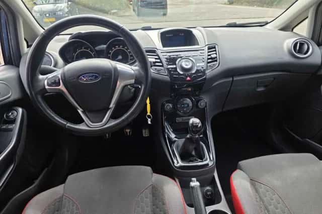 Ford Fiesta (2014) thumbnail 6