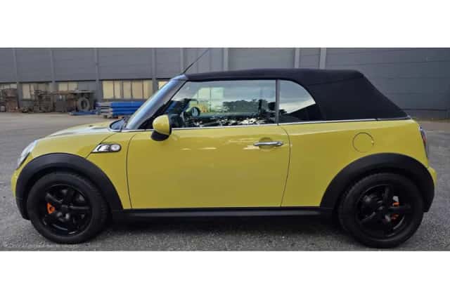 MINI Cooper (2009) thumbnail 3