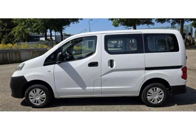 Nissan Evalia (2011) thumbnail 2
