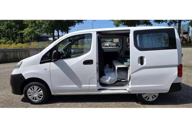 Nissan Evalia (2011) thumbnail 3