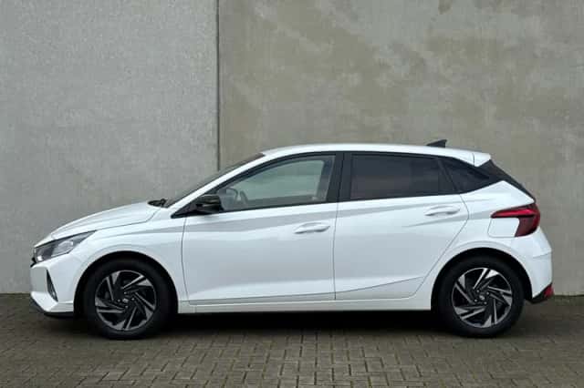 Hyundai i20 (2023) thumbnail 2
