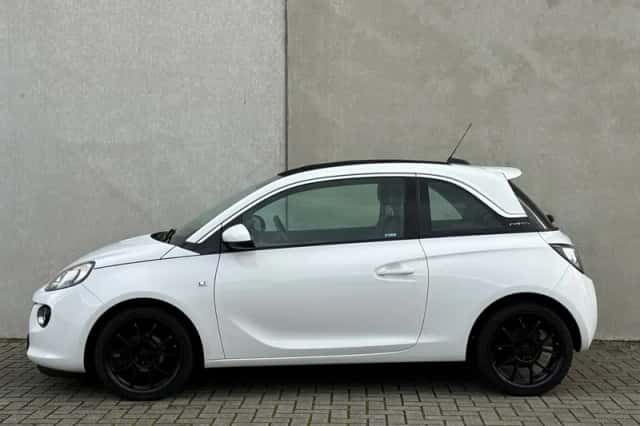 Opel Adam (2017) thumbnail 2