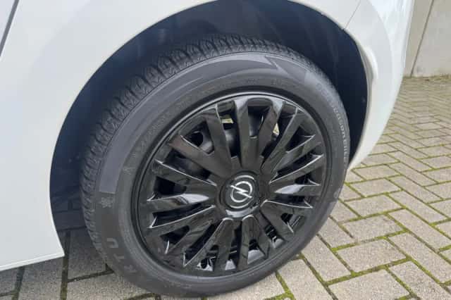Opel Corsa (2023) thumbnail 3