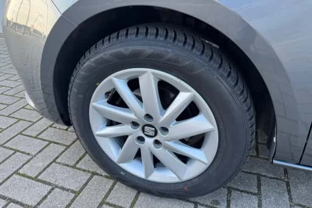 SEAT Ibiza (2015) thumbnail 3