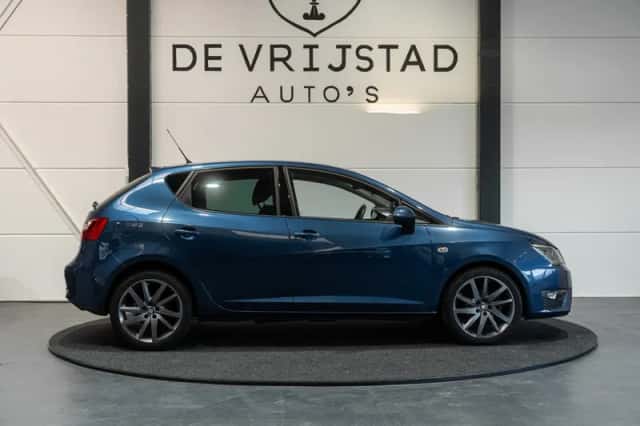SEAT Ibiza (2015) thumbnail 4