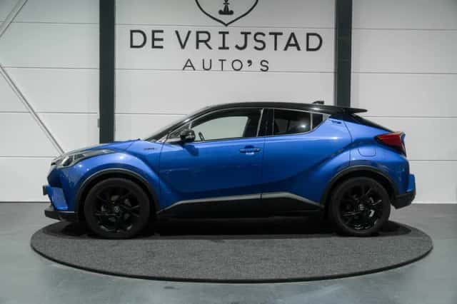 Toyota C-HR (2018) thumbnail 2