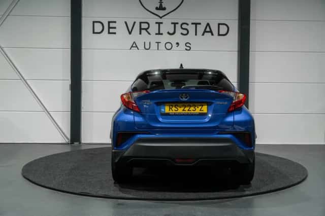 Toyota C-HR (2018) thumbnail 3
