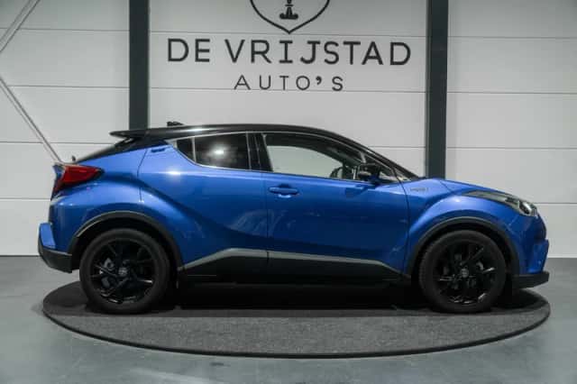 Toyota C-HR (2018) thumbnail 4