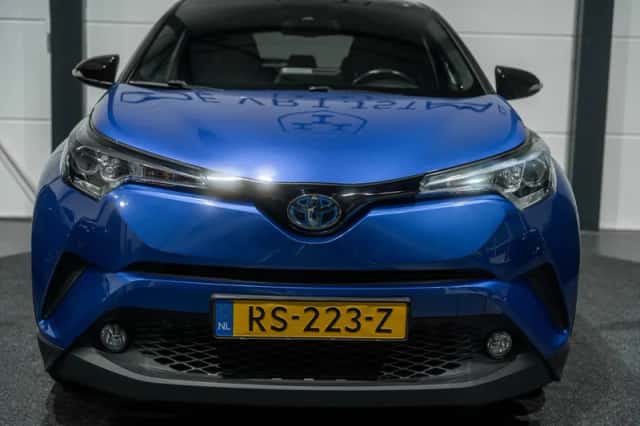 Toyota C-HR (2018) thumbnail 6