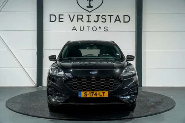 Ford Kuga (2021) thumbnail 3