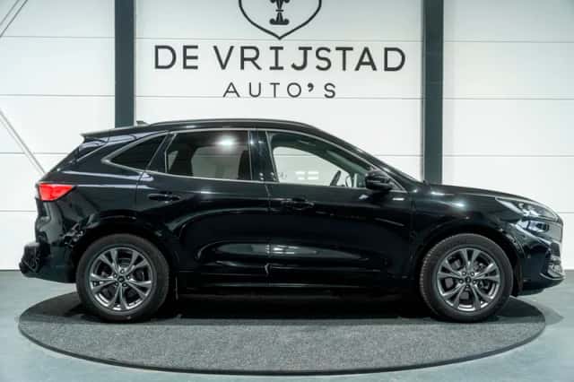 Ford Kuga (2021) thumbnail 4