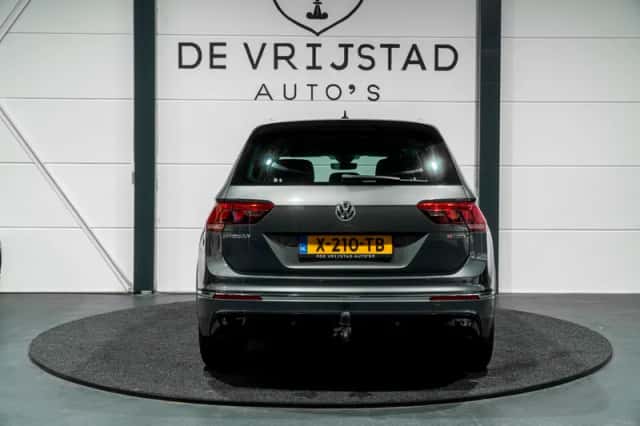 Volkswagen Tiguan (2018) thumbnail 3