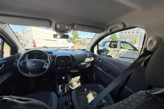 Renault Captur (2017) thumbnail 2